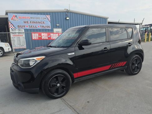 Used 2016 Kia Soul w/ Convenience Package FWD image 2
