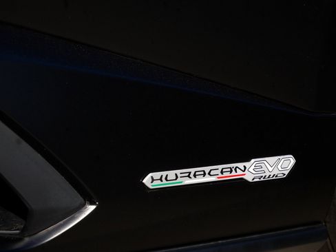 Used 2023 Lamborghini Huracan EVO image 10