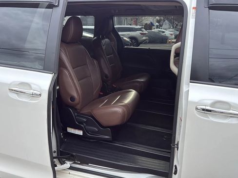 Used 2015 Toyota Sienna Limited Premium image 26