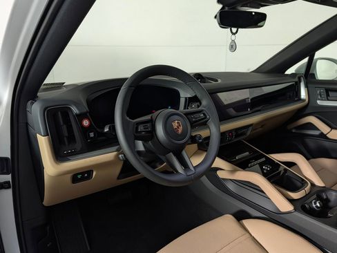 Certified 2026 Porsche Cayenne Coupe AWD/4WD image 4