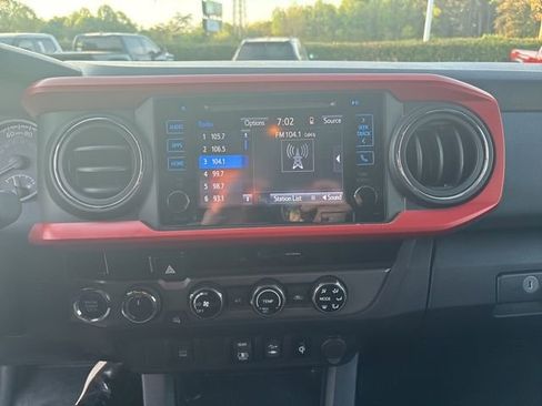 Used 2018 Toyota Tacoma TRD Off-Road image 12