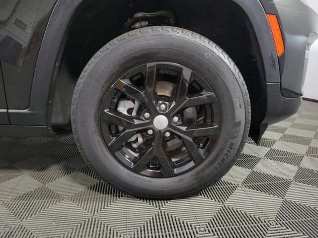 Used 2023 Jeep Grand Cherokee Limited AWD/4WD image 11