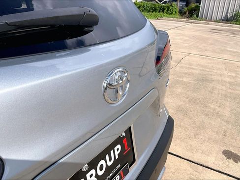 Used 2025 Toyota Corolla Cross XLE FWD image 31