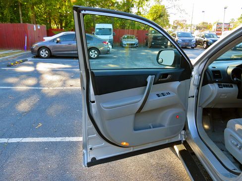 Used 2008 Toyota Highlander Sport image 29