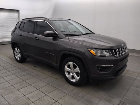 Used 2019 Jeep Compass Latitude FWD image 11