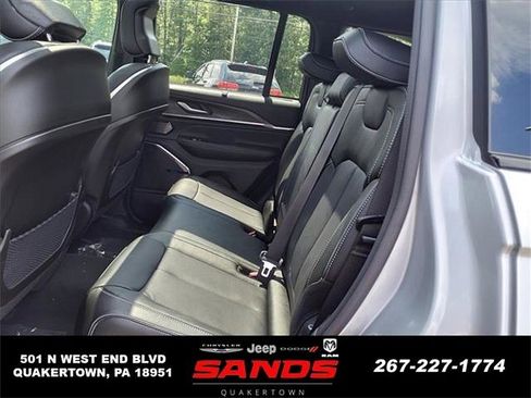 New 2023 Jeep Grand Cherokee Overland w/ Luxury Tech Group IV image 18