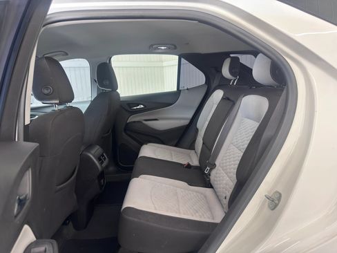 Used 2018 Chevrolet Equinox LS FWD image 12