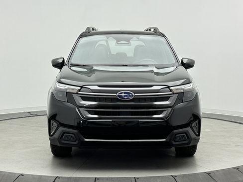 Used 2025 Subaru Forester Premium AWD/4WD image 2