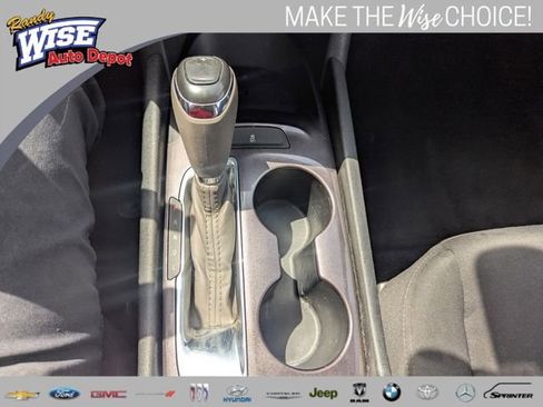 Used 2019 Chevrolet Malibu LT FWD image 16