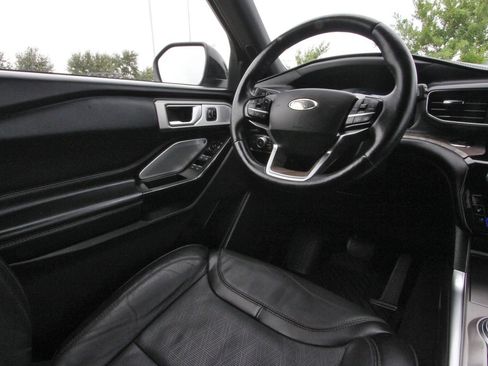 Used 2022 Ford Explorer Platinum w/ Equipment Group 601A RWD image 11