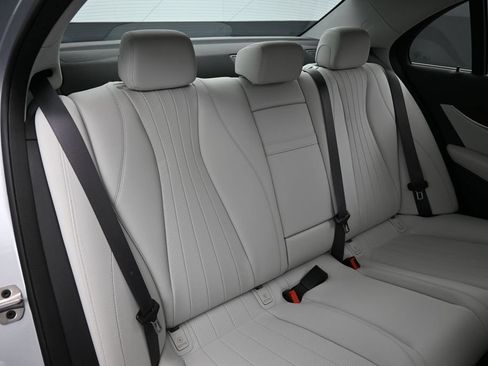 Used 2023 Mercedes-Benz E 350 4MATIC Sedan image 28
