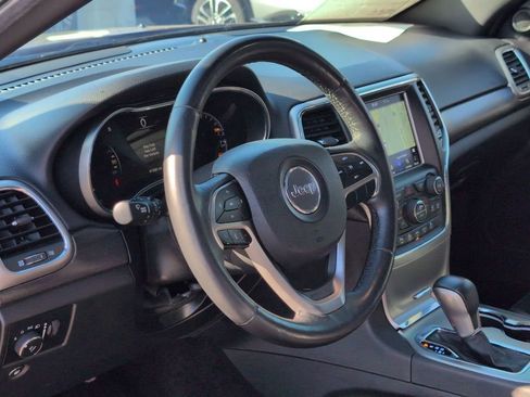 Used 2018 Jeep Grand Cherokee Altitude image 8