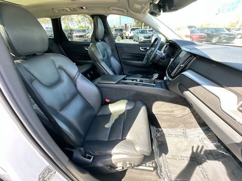 Used 2019 Volvo XC60 T5 Momentum w/ Premium Package image 27