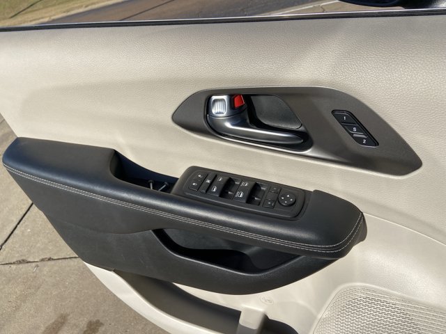 Used 2023 Chrysler Pacifica Touring-L FWD image 46