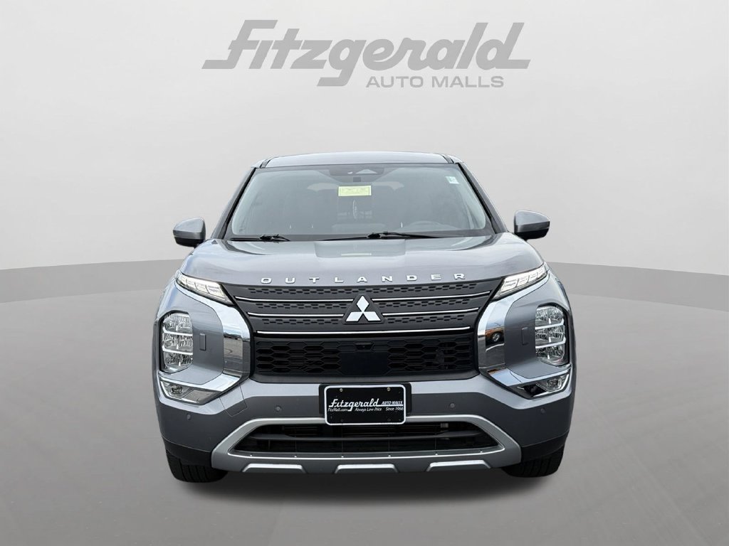 Used 2023 Mitsubishi Outlander SE AWD/4WD image 2