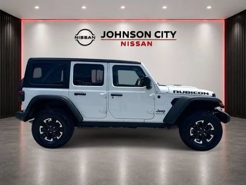 Used 2025 Jeep Wrangler Unlimited Rubicon AWD/4WD image 3
