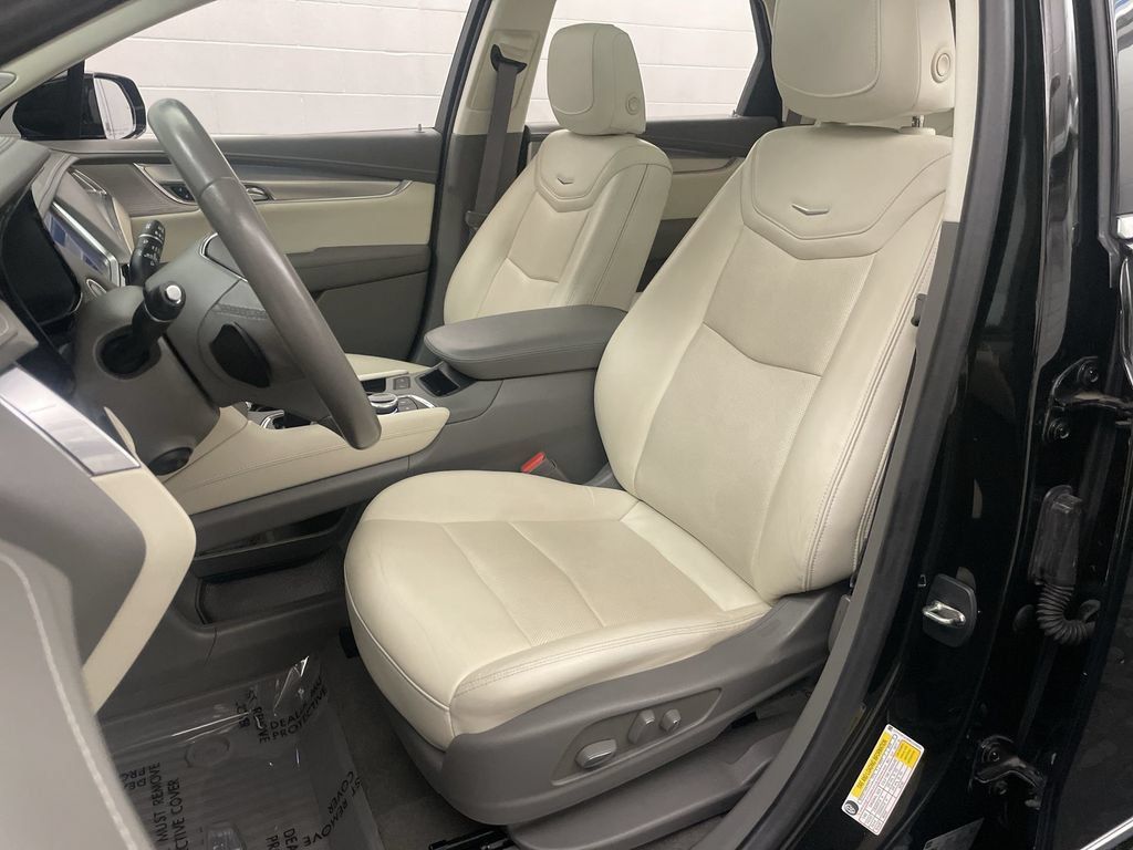 Used 2021 Cadillac XT5 Premium Luxury w/ LPO, Floor Liner Package FWD image 14