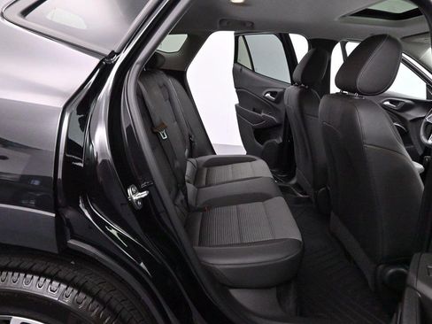 Used 2024 Chevrolet Trax LT w/ Sunroof Package FWD image 30