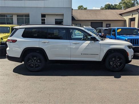 Used 2022 Jeep Grand Cherokee L Limited w/ Black Appearance Package image 2