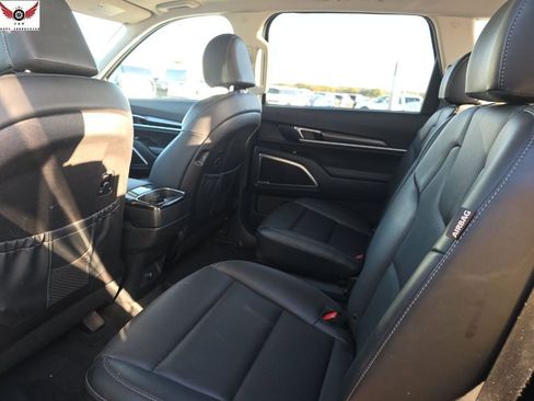 Used 2025 Kia Telluride S image 11
