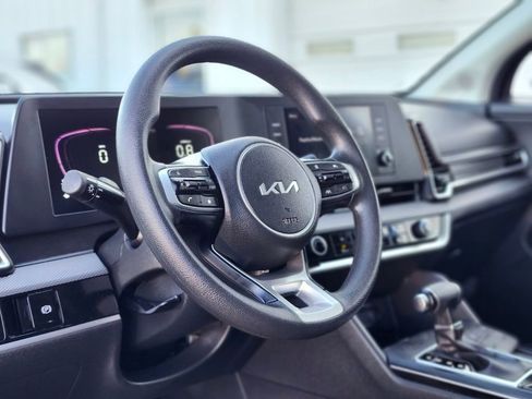 Used 2023 Kia Sportage LX image 17