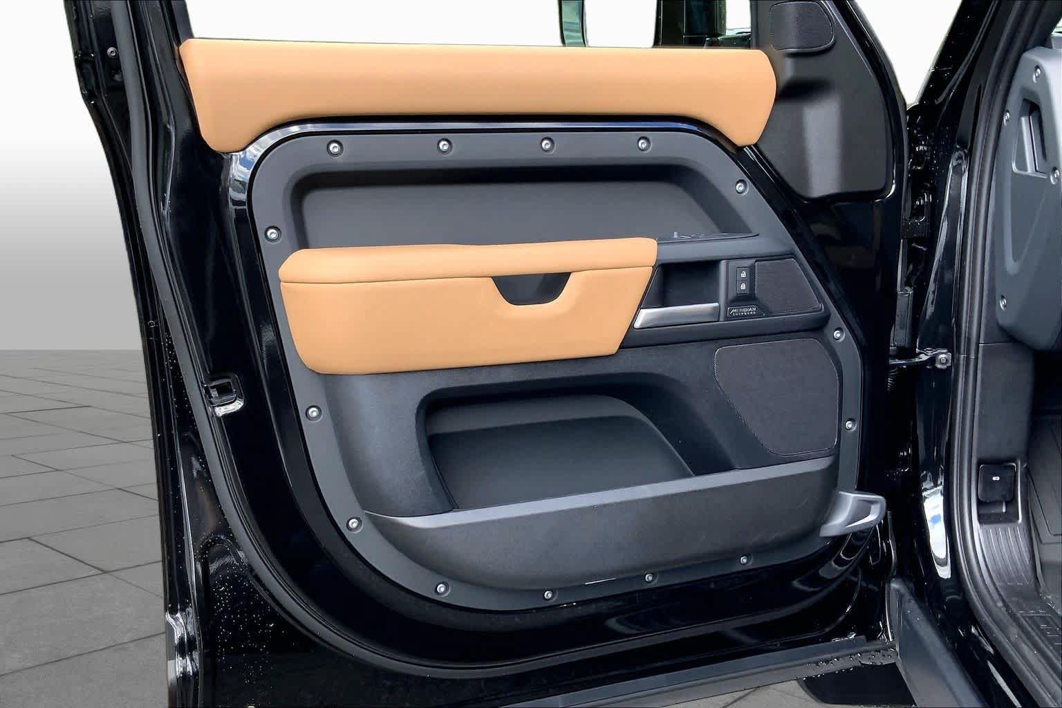 New 2026 Land Rover Defender 110 X-Dynamic SE AWD/4WD image 11
