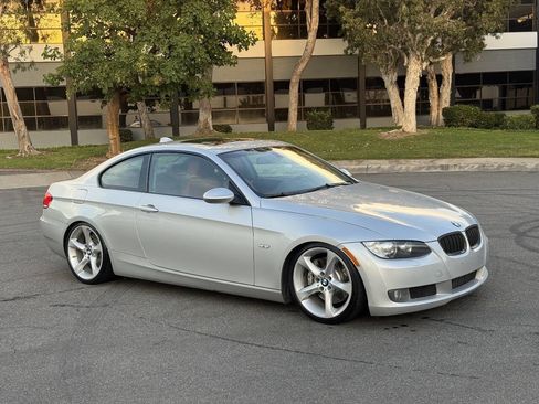 Used 2009 BMW 335i Coupe RWD image 3