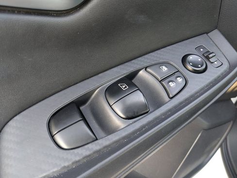 Used 2025 Nissan Sentra SV FWD image 27
