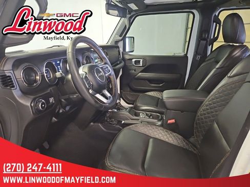 Used 2023 Jeep Wrangler Unlimited Sahara AWD/4WD image 10