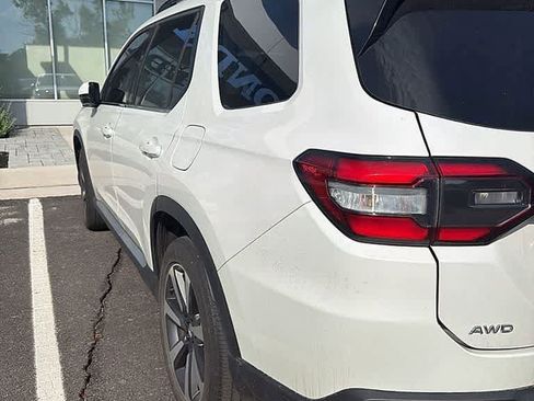 Used 2023 Honda Pilot Elite image 11
