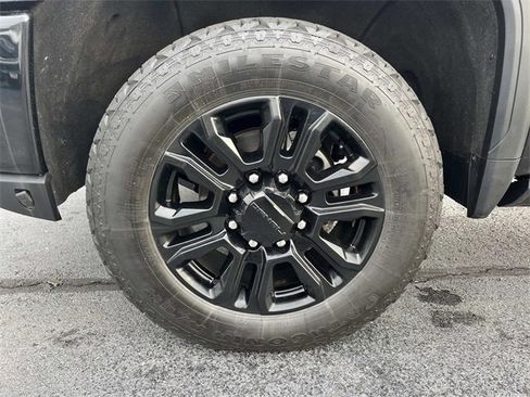 Used 2022 GMC Sierra 2500 Denali w/ Denali Black Diamond Edition image 11