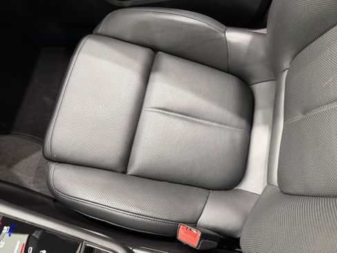 Certified 2025 Porsche Macan image 57