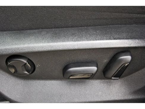 Used 2024 Volkswagen Atlas SE FWD image 25