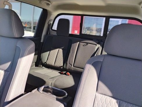 Used 2021 Nissan Titan SV w/ SV Convenience Package image 12