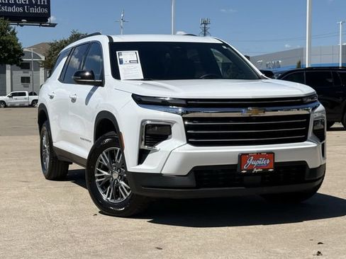 Certified 2026 Chevrolet Traverse LT FWD image 3