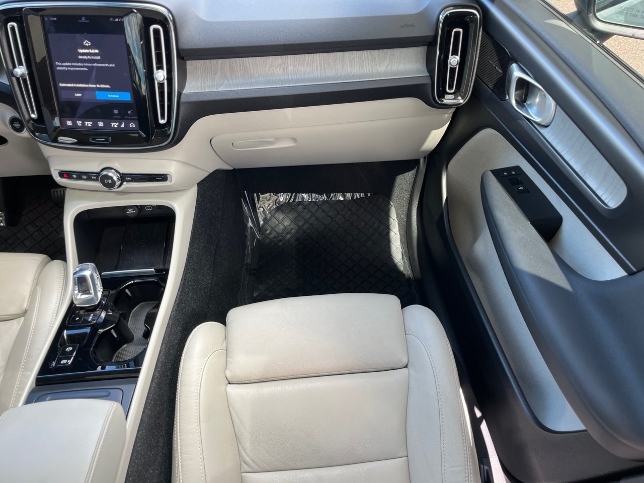 Used 2023 Volvo XC40 B5 Ultimate w/ Protection Package Premier AWD/4WD image 15