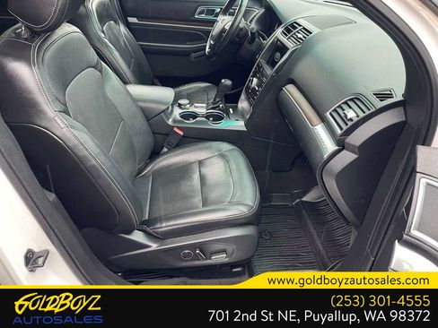 Used 2017 Ford Explorer Limited w/ Equipment Group 301A AWD/4WD image 16
