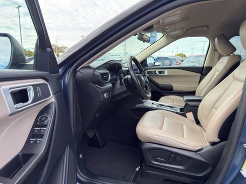 Used 2020 Ford Explorer XLT w/ Equipment Group 202A image 12