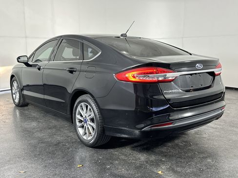 Used 2017 Ford Fusion SE w/ Fusion SE Technology Package image 8
