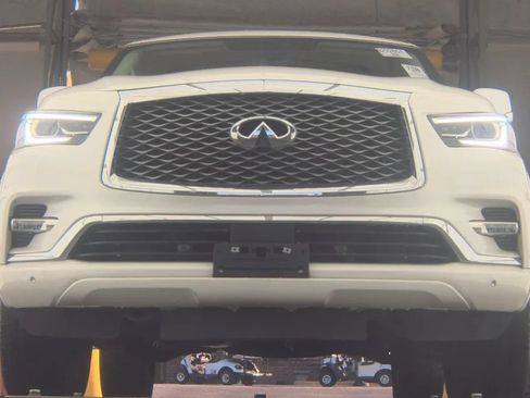 Used 2019 INFINITI QX80 Luxe w/ 22" Wheel Package RWD image 2