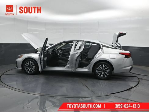 Used 2024 Nissan Altima 2.5 SV AWD/4WD image 50