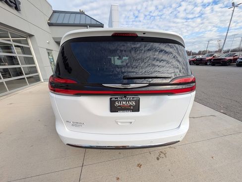 New 2026 Chrysler Pacifica Select image 11
