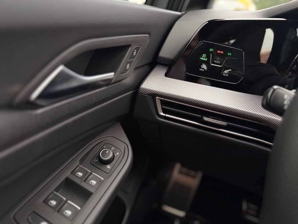 New 2026 Volkswagen GTI SE FWD image 8