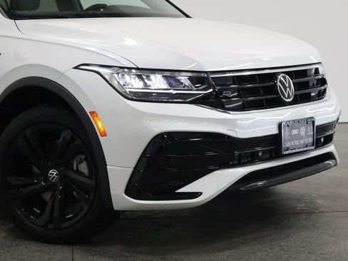Used 2024 Volkswagen Tiguan SE R-Line image 3