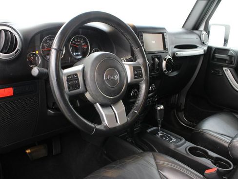 Used 2017 Jeep Wrangler Unlimited Rubicon AWD/4WD image 13