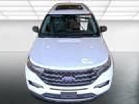 Used 2022 Ford Explorer XLT w/ Equipment Group 202A AWD/4WD image 2