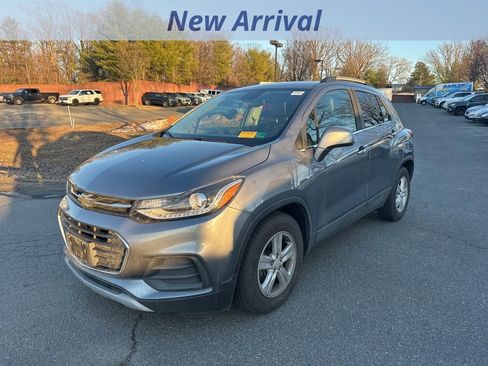Used 2019 Chevrolet Trax LT w/ LT Convenience Package image 1