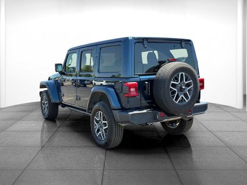 Used 2025 Jeep Wrangler Unlimited Sahara AWD/4WD image 5