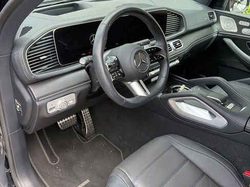 Used 2025 Mercedes-Benz GLS 580 4MATIC image 1