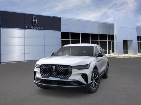 New 2026 Lincoln Nautilus Premier image 2